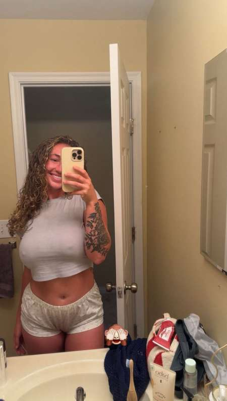 Jenni, 29